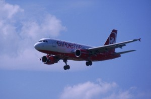 landing-airplane-i5v4