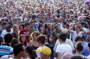 crowd-people-g3ky