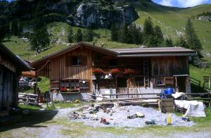 house-mountains-8dv2