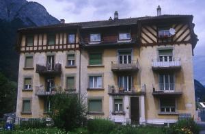 house-old-8xj3
