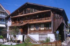 old-house-2g6u