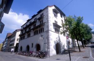 old-houses-8x2g