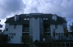 picture-house-3y49